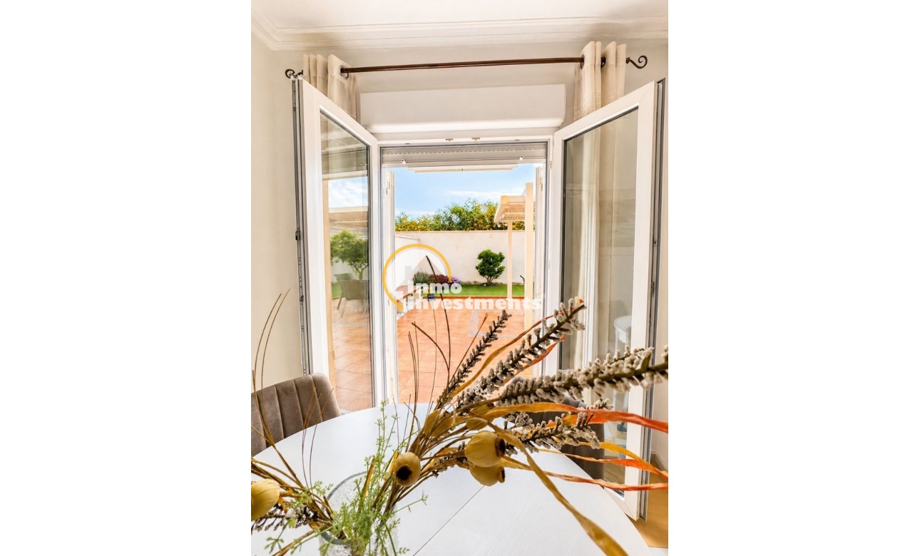 Resale - Villa - Torrevieja - Nueva Torrevieja - Aguas Nuevas
