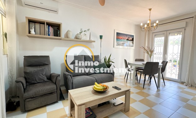Resale - Villa - Torrevieja - Nueva Torrevieja - Aguas Nuevas