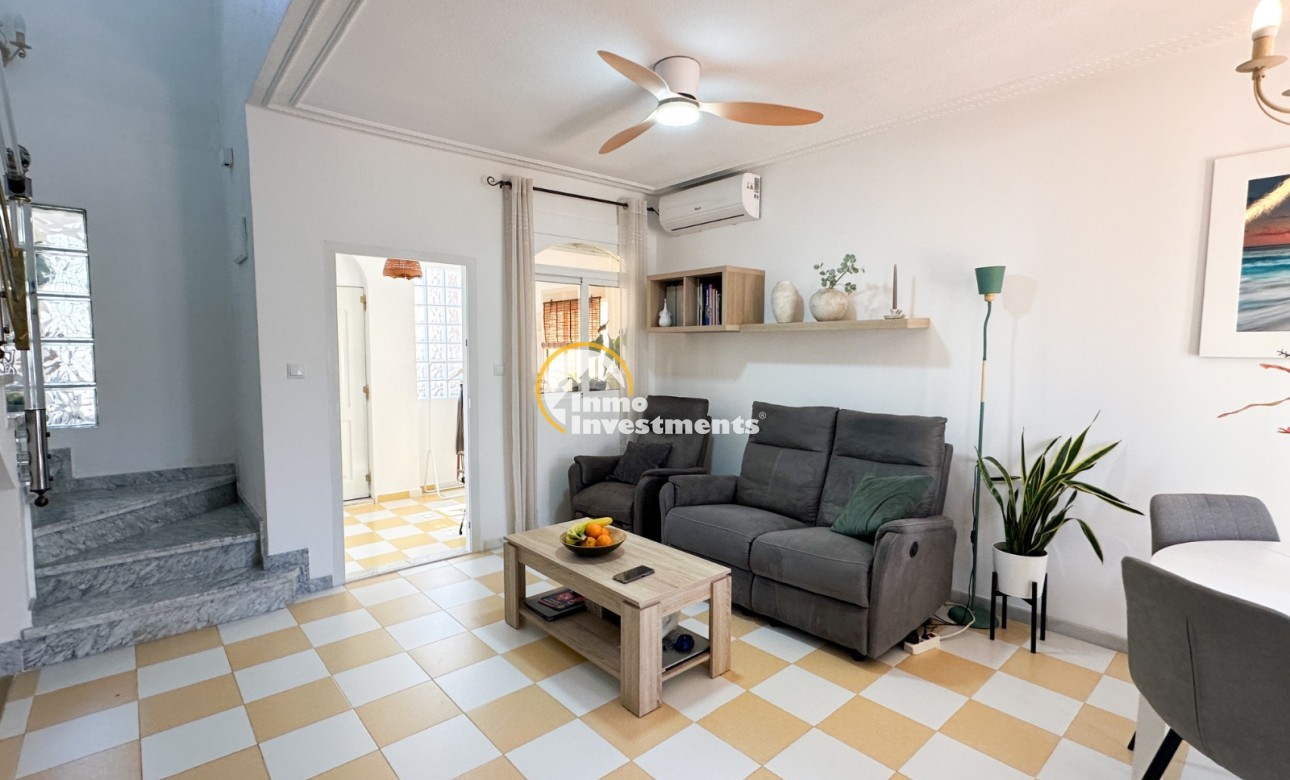 Resale - Villa - Torrevieja - Nueva Torrevieja - Aguas Nuevas