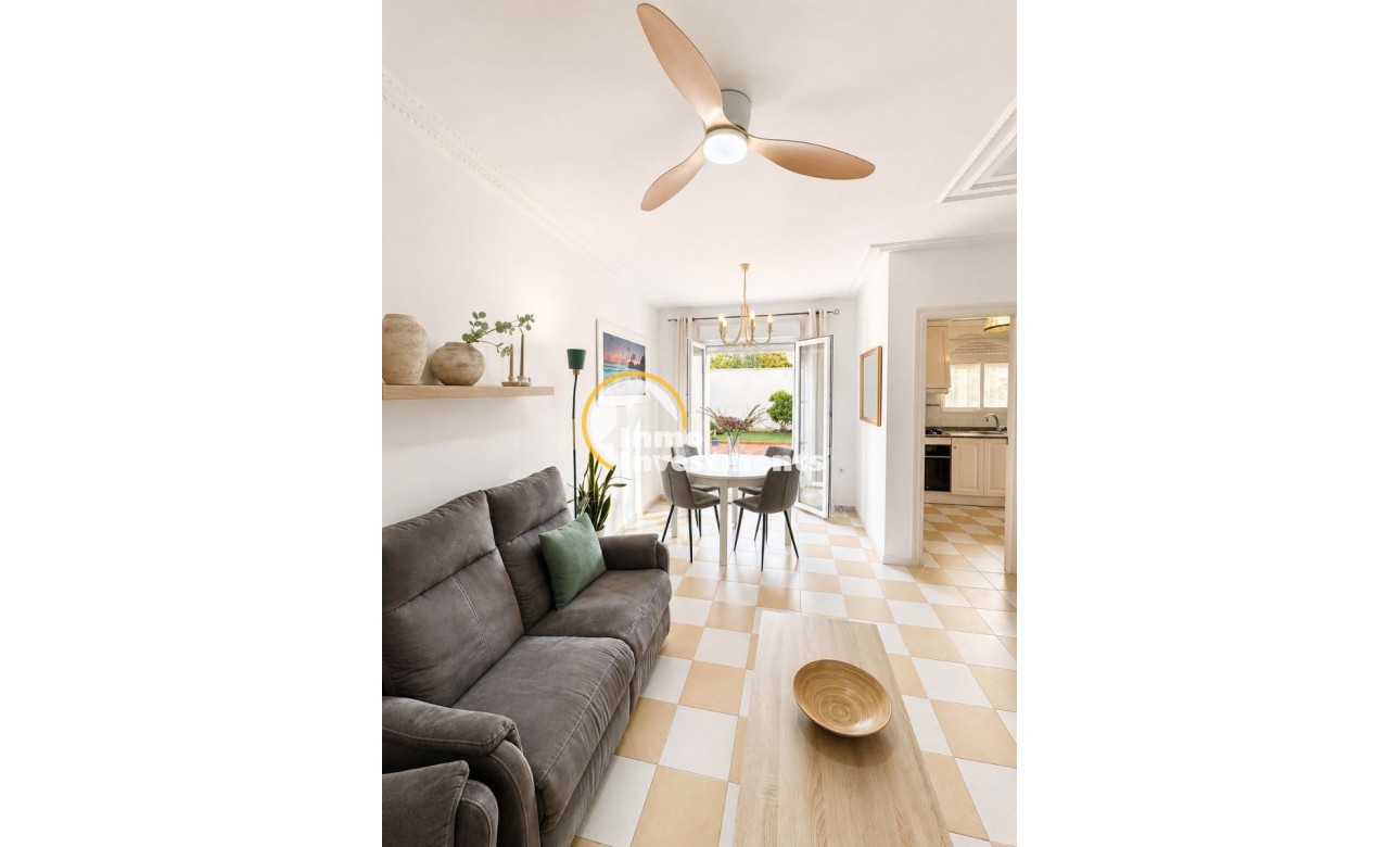 Resale - Villa - Torrevieja - Nueva Torrevieja - Aguas Nuevas