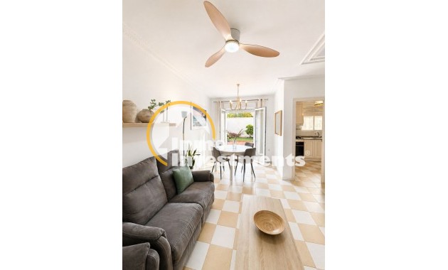 Resale - Villa - Torrevieja - Nueva Torrevieja - Aguas Nuevas