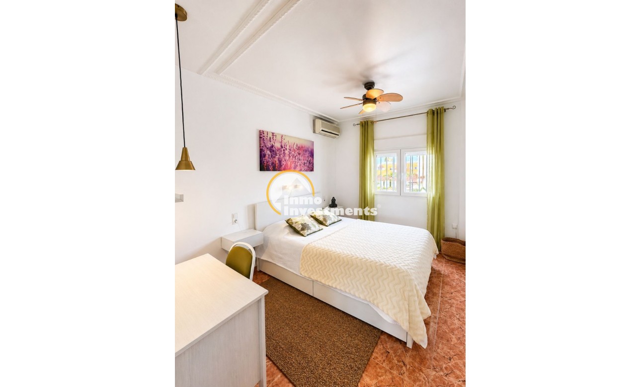 Resale - Villa - Torrevieja - Nueva Torrevieja - Aguas Nuevas