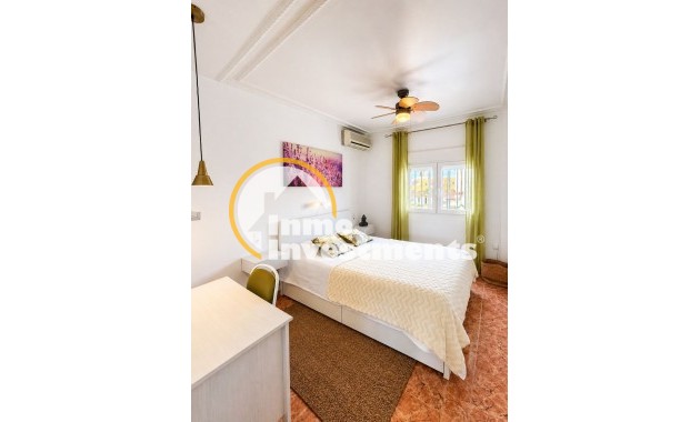Resale - Villa - Torrevieja - Nueva Torrevieja - Aguas Nuevas