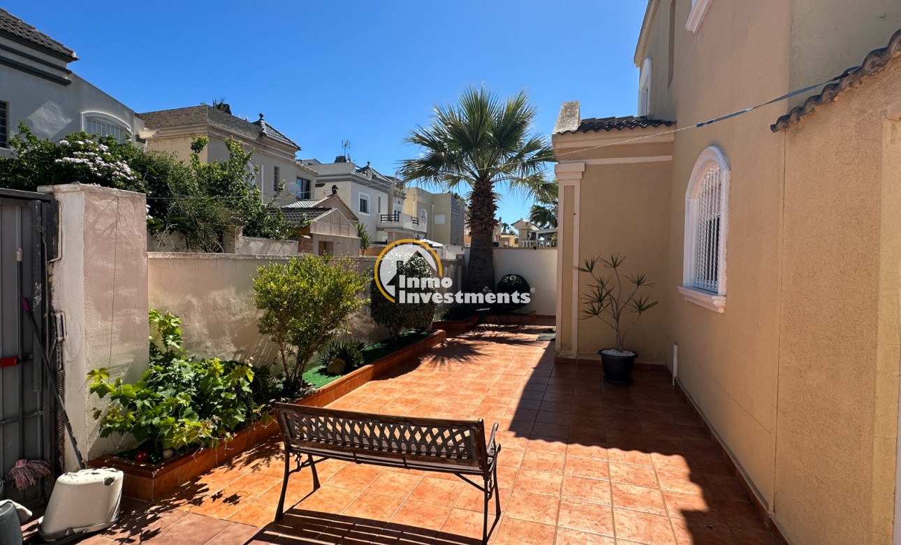 Resale - Villa - Torrevieja - Nueva Torrevieja - Aguas Nuevas