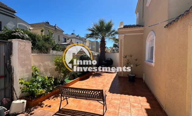 Resale - Villa - Torrevieja - Nueva Torrevieja - Aguas Nuevas