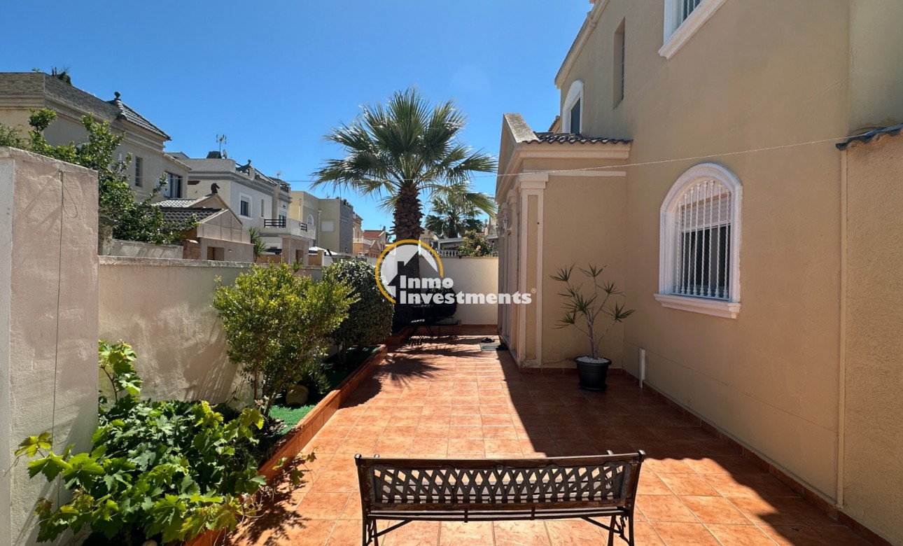 Resale - Villa - Torrevieja - Nueva Torrevieja - Aguas Nuevas