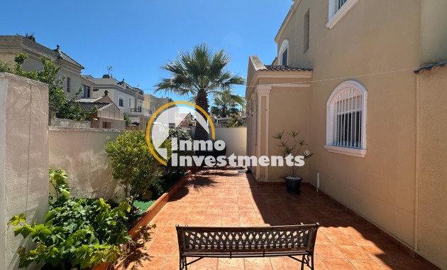 Resale - Villa - Torrevieja - Nueva Torrevieja - Aguas Nuevas