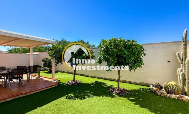 Resale - Villa - Torrevieja - Nueva Torrevieja - Aguas Nuevas