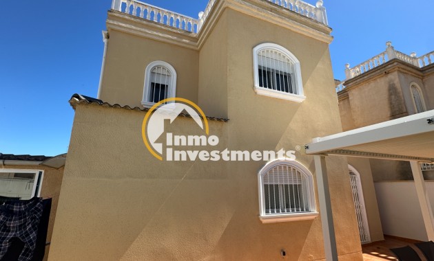 Resale - Villa - Torrevieja - Nueva Torrevieja - Aguas Nuevas