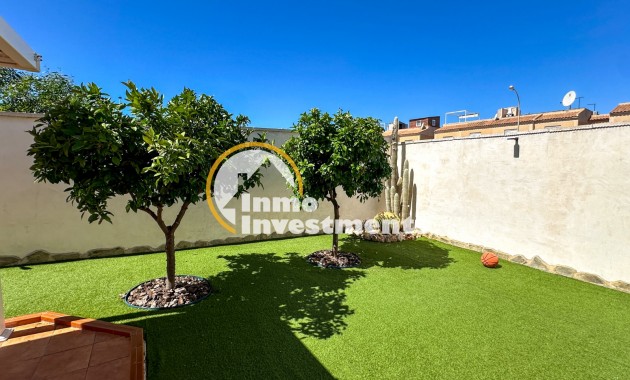 Resale - Villa - Torrevieja - Nueva Torrevieja - Aguas Nuevas