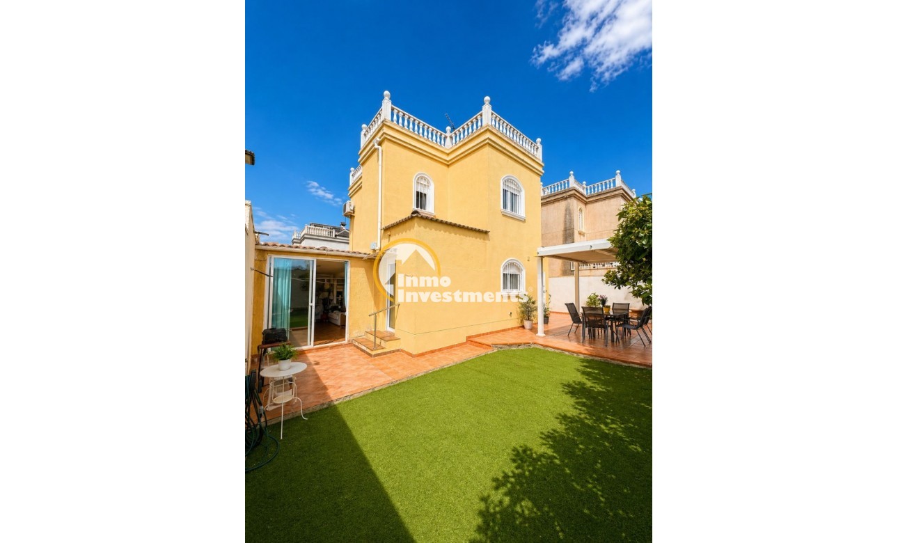 Resale - Villa - Torrevieja - Nueva Torrevieja - Aguas Nuevas