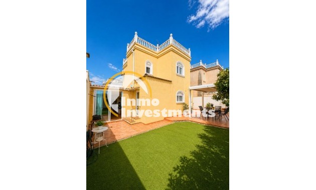 Resale - Villa - Torrevieja - Nueva Torrevieja - Aguas Nuevas