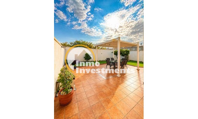 Resale - Villa - Torrevieja - Nueva Torrevieja - Aguas Nuevas
