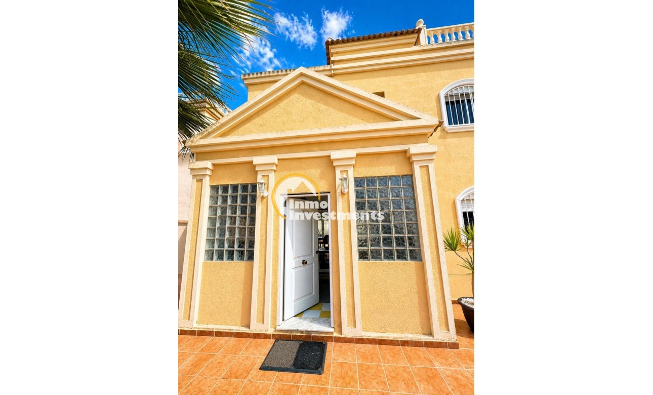 Resale - Villa - Torrevieja - Nueva Torrevieja - Aguas Nuevas