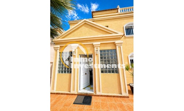 Resale - Villa - Torrevieja - Nueva Torrevieja - Aguas Nuevas