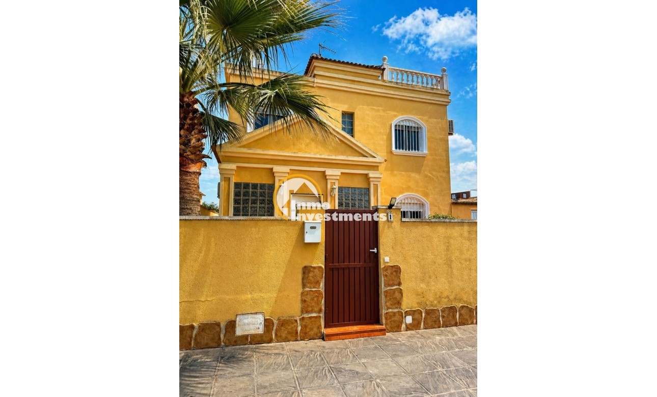 Resale - Villa - Torrevieja - Nueva Torrevieja - Aguas Nuevas