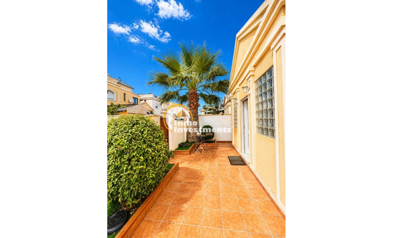 Resale - Villa - Torrevieja - Nueva Torrevieja - Aguas Nuevas
