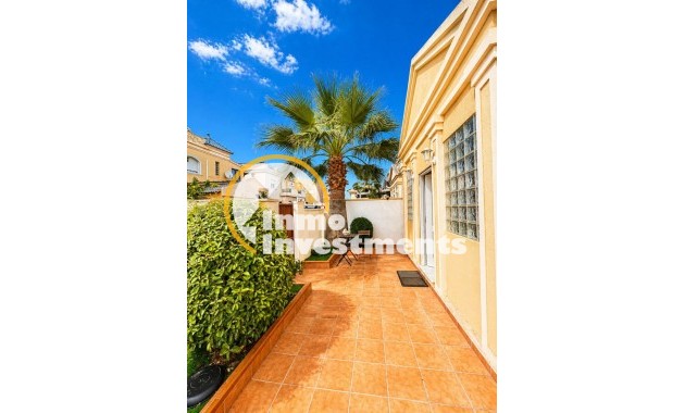 Resale - Villa - Torrevieja - Nueva Torrevieja - Aguas Nuevas