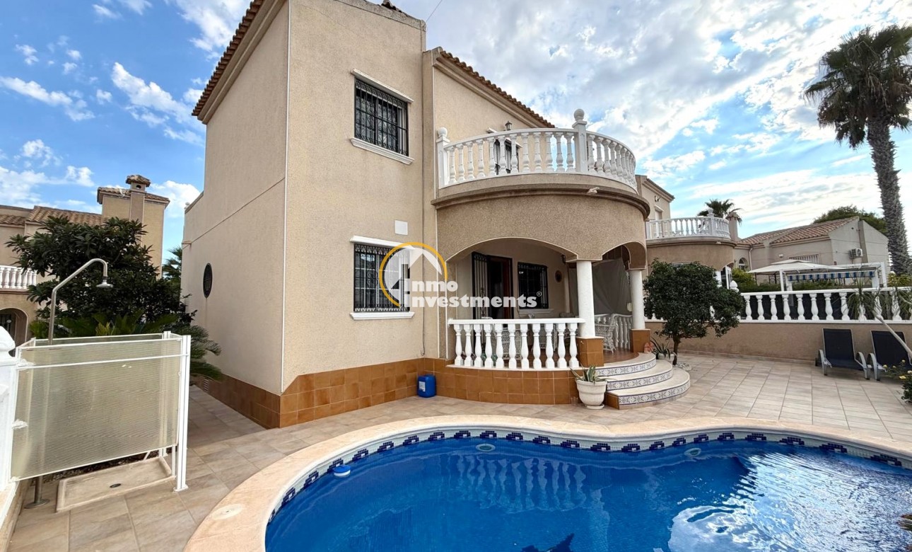 Resale - Villa - Orihuela Costa - Villamartín-Las Filipinas
