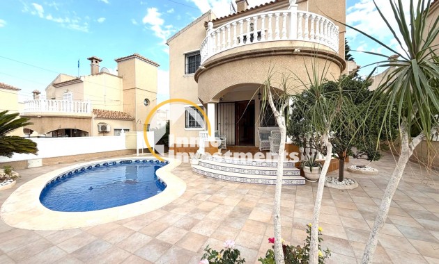 Resale - Villa - Orihuela Costa - Villamartín-Las Filipinas
