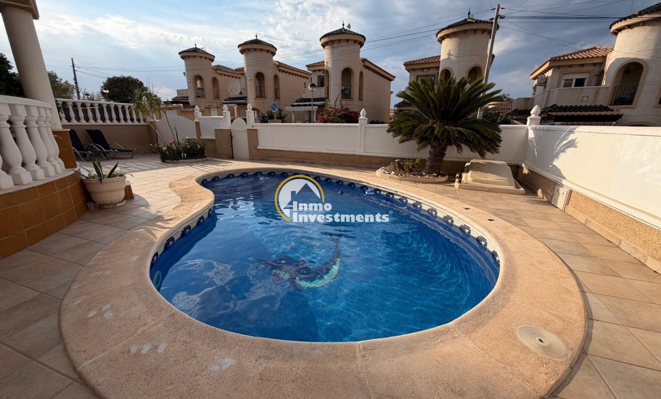Resale - Villa - Orihuela Costa - Villamartín-Las Filipinas