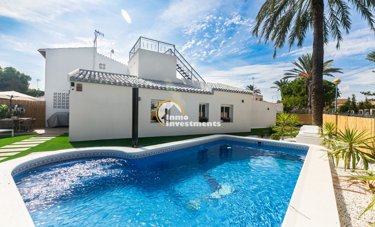 Bestaande bouw - Half vrijstaande villa - Torrevieja - Punta prima