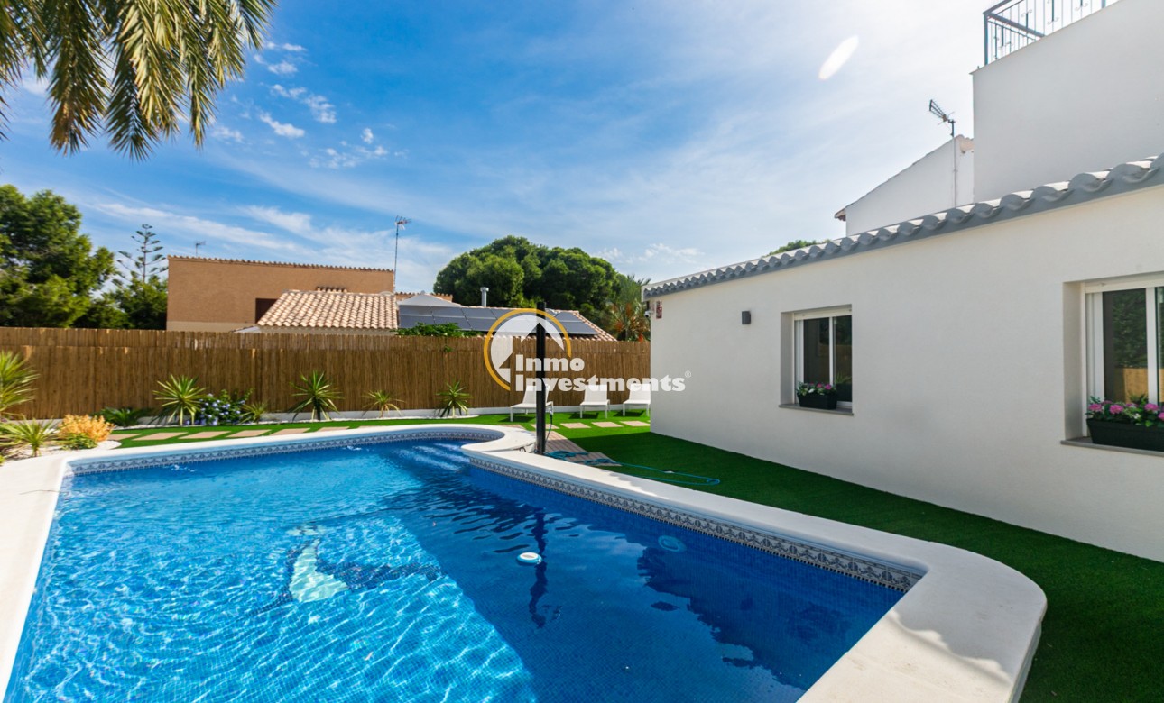 Bestaande bouw - Half vrijstaande villa - Torrevieja - Punta prima
