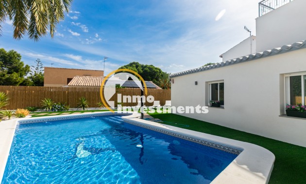Bestaande bouw - Half vrijstaande villa - Torrevieja - Punta prima