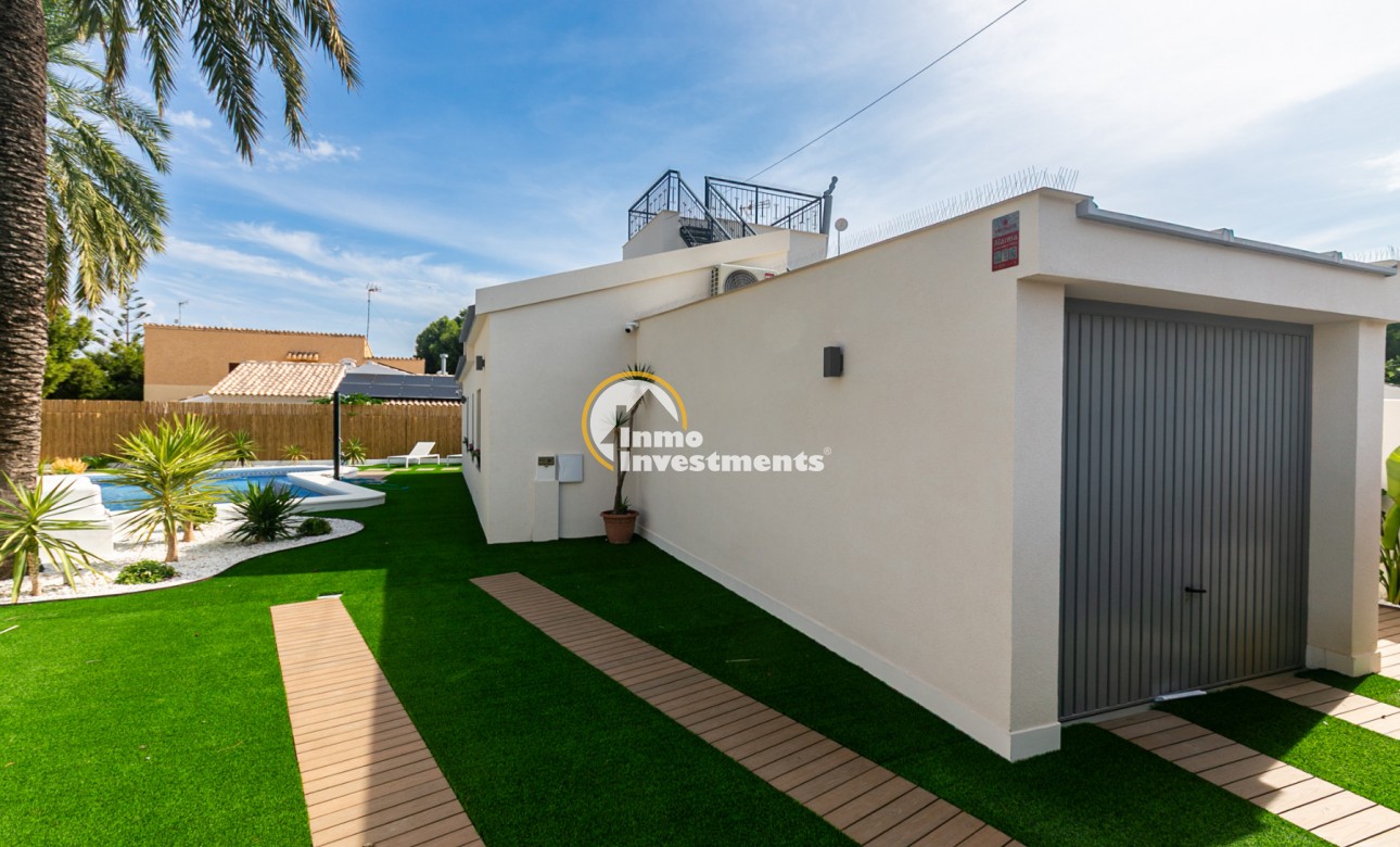 Bestaande bouw - Half vrijstaande villa - Torrevieja - Punta prima