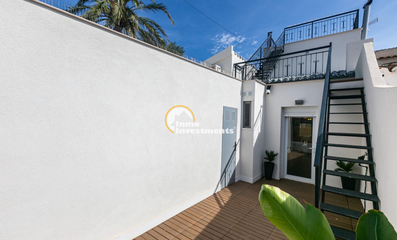 Bestaande bouw - Half vrijstaande villa - Torrevieja - Punta prima