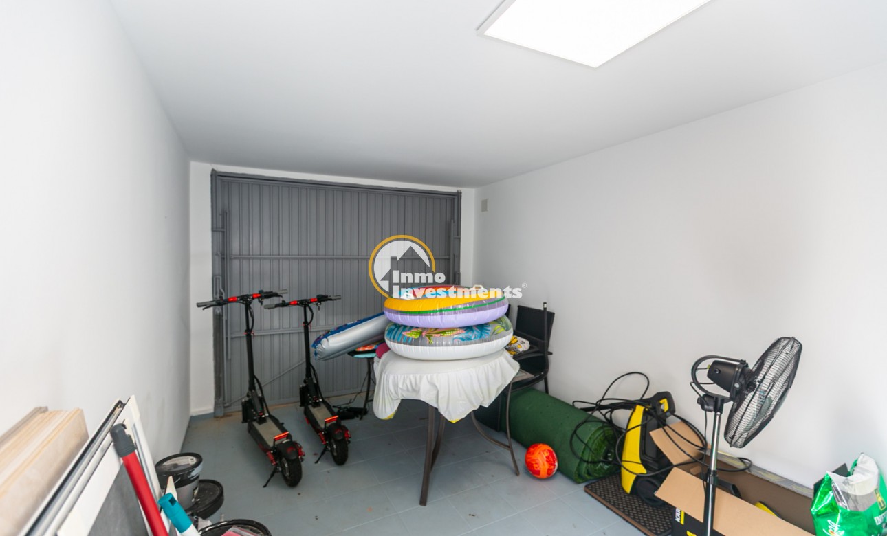 Bestaande bouw - Half vrijstaande villa - Torrevieja - Punta prima
