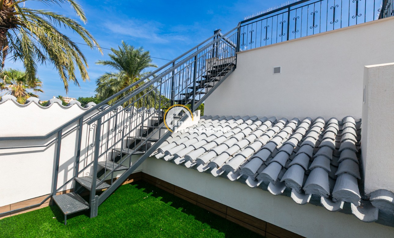 Bestaande bouw - Half vrijstaande villa - Torrevieja - Punta prima