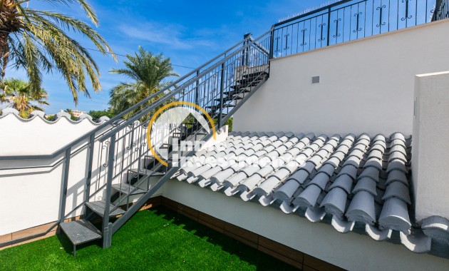 Bestaande bouw - Half vrijstaande villa - Torrevieja - Punta prima