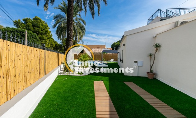 Bestaande bouw - Half vrijstaande villa - Torrevieja - Punta prima