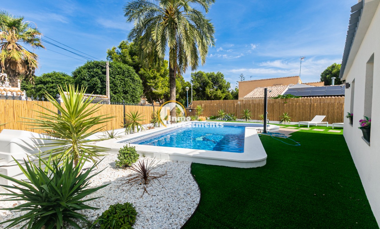 Bestaande bouw - Half vrijstaande villa - Torrevieja - Punta prima