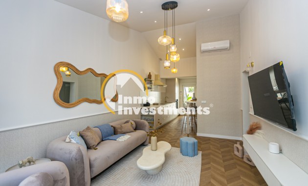 Bestaande bouw - Half vrijstaande villa - Torrevieja - Punta prima