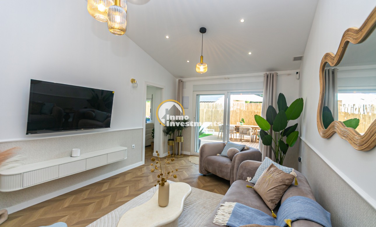 Bestaande bouw - Half vrijstaande villa - Torrevieja - Punta prima