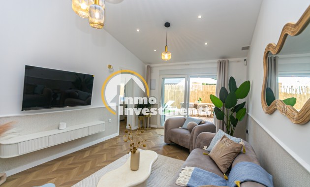 Bestaande bouw - Half vrijstaande villa - Torrevieja - Punta prima