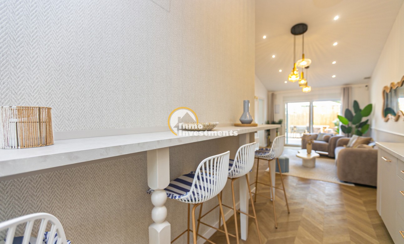 Bestaande bouw - Half vrijstaande villa - Torrevieja - Punta prima
