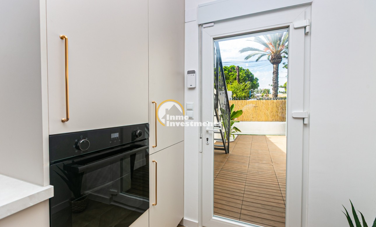 Bestaande bouw - Half vrijstaande villa - Torrevieja - Punta prima