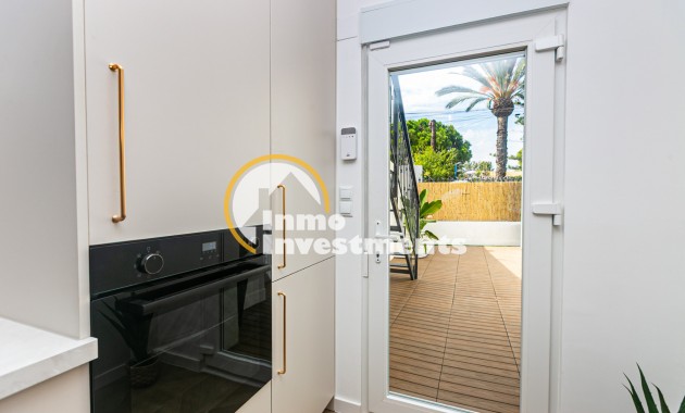 Bestaande bouw - Half vrijstaande villa - Torrevieja - Punta prima