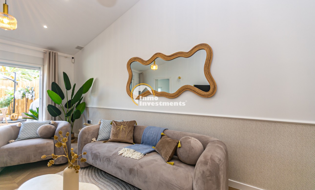 Bestaande bouw - Half vrijstaande villa - Torrevieja - Punta prima