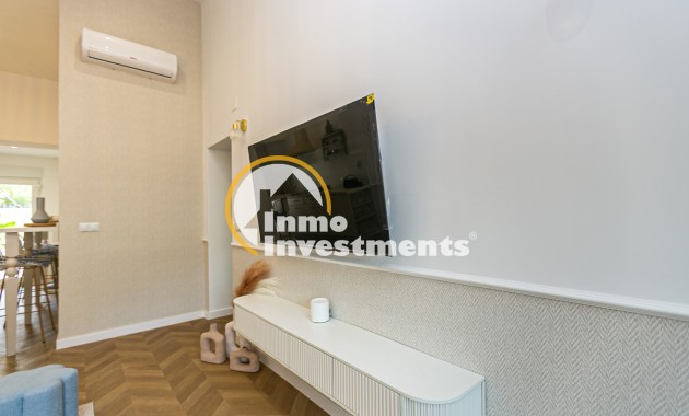 Bestaande bouw - Half vrijstaande villa - Torrevieja - Punta prima