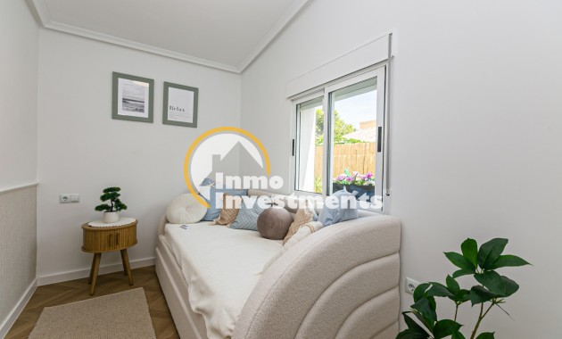 Bestaande bouw - Half vrijstaande villa - Torrevieja - Punta prima