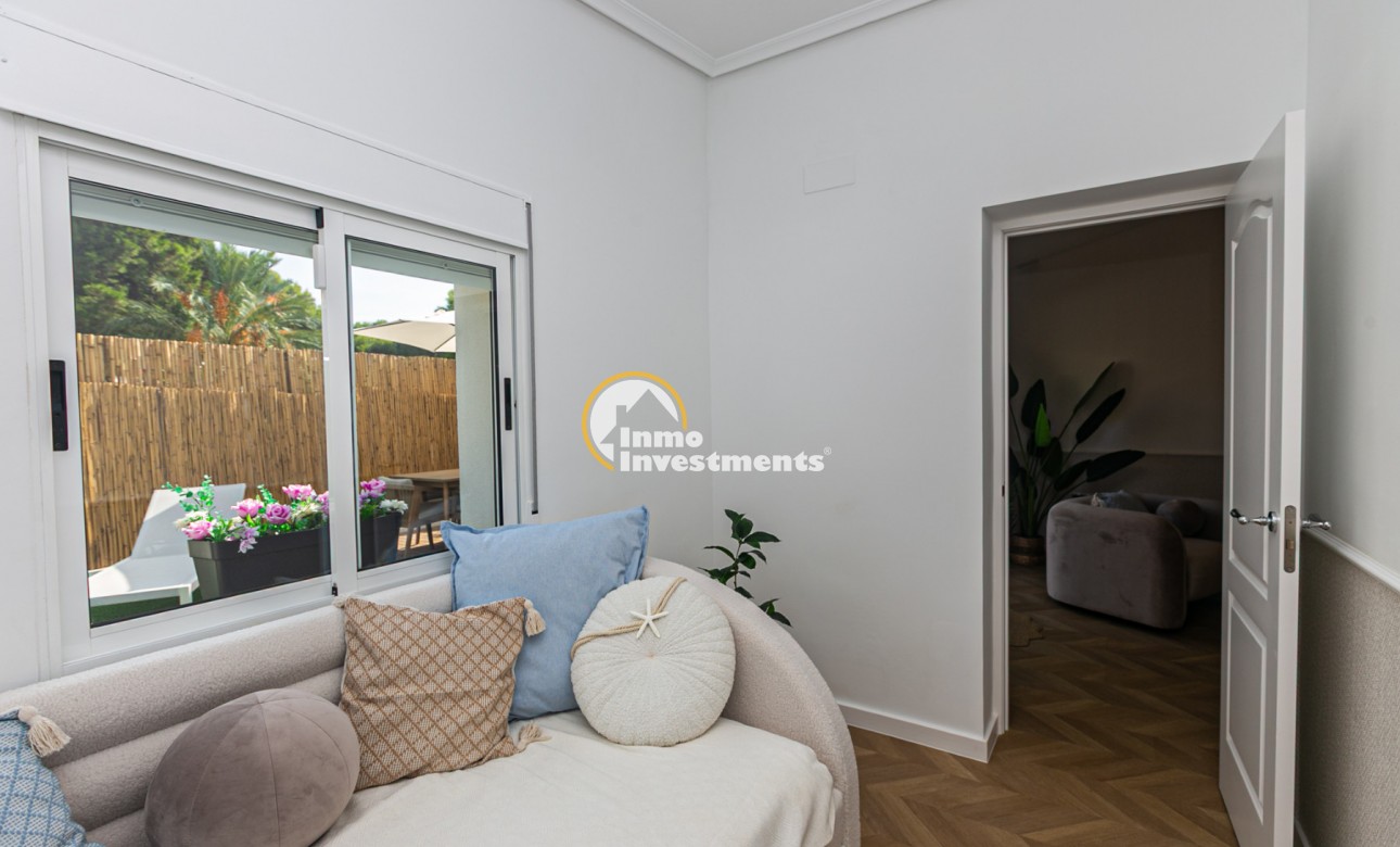 Bestaande bouw - Half vrijstaande villa - Torrevieja - Punta prima