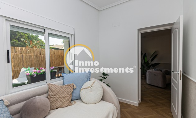 Bestaande bouw - Half vrijstaande villa - Torrevieja - Punta prima