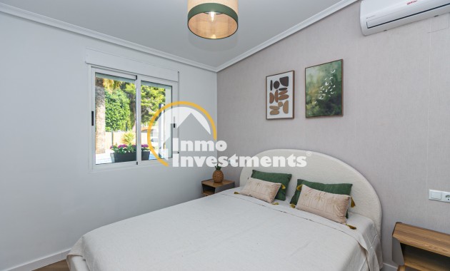 Bestaande bouw - Half vrijstaande villa - Torrevieja - Punta prima
