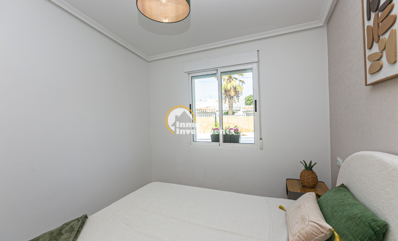 Bestaande bouw - Half vrijstaande villa - Torrevieja - Punta prima