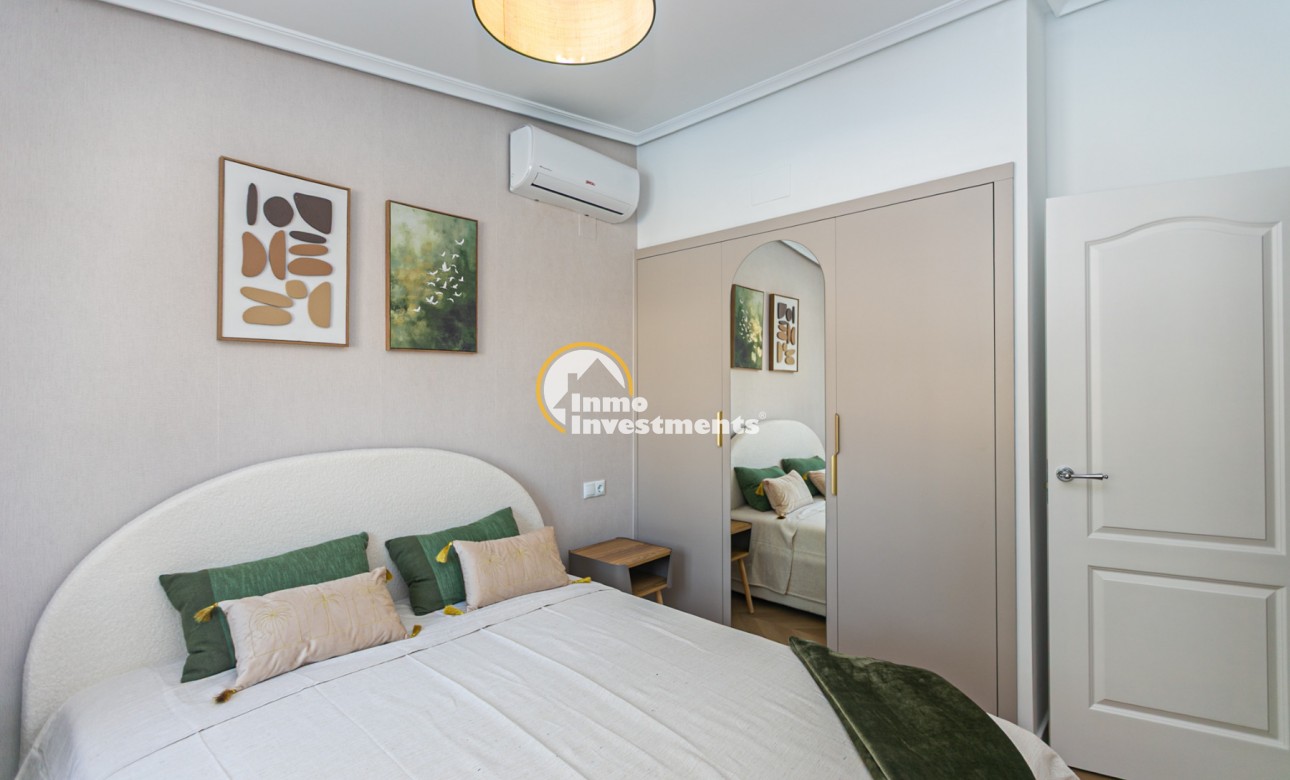 Bestaande bouw - Half vrijstaande villa - Torrevieja - Punta prima