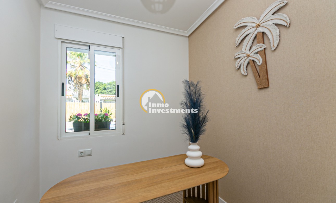 Bestaande bouw - Half vrijstaande villa - Torrevieja - Punta prima